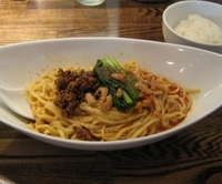 「つゆ無し担々麺（3辣）800円+サービスライス（ランチ）=800」@四川担担麺 阿吽 湯島店の写真