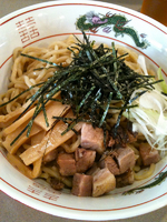 「油そば(大盛サービス300g)650円」@油そば 楽太郎の写真