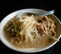 「ラーメン（野菜少なめ） 680円」@麺とび六方の写真