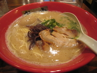 「純味玉子+ねぎ盛り+替玉」@龍の家 新宿小滝橋通り店の写真