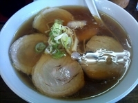 「醤油ラーメン+チャーシュートッピング」@純手打ちらーめん 麺屋 誠 伊勢崎上諏訪店の写真