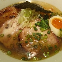 「鰮煮干（塩）730円+チャーシュー2枚200円（各1枚）」@喜元門 本店の写真