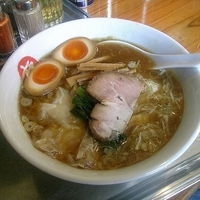 「中華そば（小）+ワンタン+煮玉子」@中華そば まるきの写真