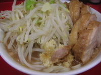 「らーめん豚入り（ニンニク、ヤサイ）￥750」@ラーメン二郎 湘南藤沢店の写真