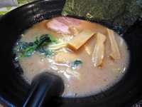 「ラーメン（中盛）+極太メンマ」@横浜ラーメン てっぺん家 元住吉店の写真