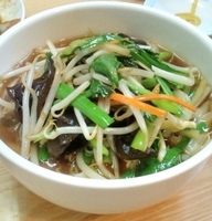 「野菜たっぷりのせ刀削麺 【680円】」@西安刀削麺 恒祥の写真