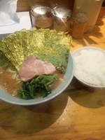 「のりラーメン麺カタメ【750円】ライス無料」@横浜ラーメン 武蔵家 大井町店の写真