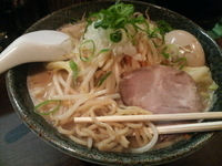 「らぁめん+半熟味玉」@麺処 むささんじんの写真