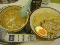 「濃厚鶏だしつけめん（中盛）+黒烏龍茶」@らーめん 凌駕の写真