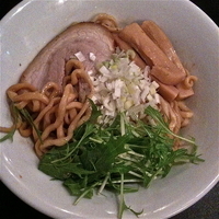 「シャモロック鶏脂の油そば（限定￥700）」@音麺酒家 楽々の写真