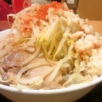 「ラーメン・中（全部増し）」@ジャンクガレッジ イオンレイクタウンmori店の写真