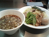 「やまつけ+サービス味玉」@麺 やまらぁの写真