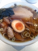 「中華そば（トッピング:切りチャーシュー、半熟玉子）」@春木屋 めんめんの写真