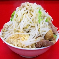 「ラーメン 大 麺マシ600g + 豚 （ヤサイ、ニンニク、アブラ」@ドン-キタモトの写真