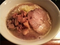 「【限定】肉煮干しそば+生玉子」@らーめん こてつの写真