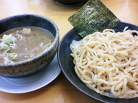 「角切り肉つけ麺1050円（温玉サービス）」@MENYA 食い味の道有楽の写真
