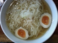 「かけラーメン（白）+味付玉子」@自然洞 麺舗の写真