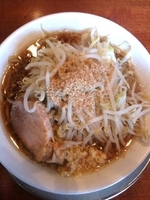 「小ラーメン+野菜+にんにく」@製麺所 豚とこむぎの写真