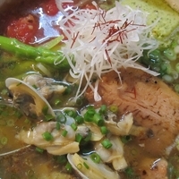 「季節限定 あさりの潮・バジルバターのせ 850円」@○麺堂の写真