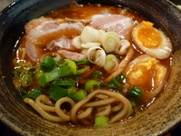 「濃口醤油らーめん（+特製味玉）」@ジャンクストーリー 本店の写真