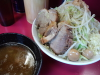 「つけ麺+豚増し+ウズラ+無料トッピング（ヤサイ・ニンニク・アブラ」@ラーメン二郎 大宮店の写真