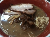 「徳島ラーメン固め（並）+餃子セット+厚切りチャーシュー+生玉子」@徳島ラーメン 麺王 神戸元町店の写真