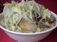 「小豚ラーメン、野菜、にんにく」@ラーメン二郎 千住大橋駅前店の写真