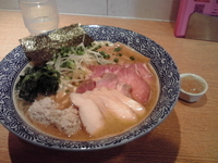 「濃厚魚介らーめん（メルマガ登録で390円） +ミックスチャーシュ」@麺屋 一燈の写真