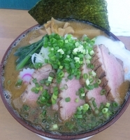 「トンコツ合鴨ラーメン（仮称）1000円+小ライス100円=1,1」@MENYA 食い味の道有楽の写真
