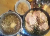 「正油つけめん 「つくねちゃん仕様マサさんSP」 熱盛 （大盛サー」@味噌蔵らーめん まるしゅうの写真