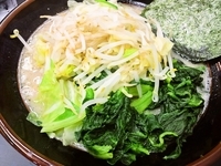 「塩らーめん（大盛）+キャベツ+ほうれん草」@壱成家 南越谷本店の写真