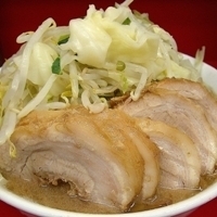 「豚入り（5枚）（ヤサイマシマシニンニク）￥750」@ラーメン二郎 湘南藤沢店の写真