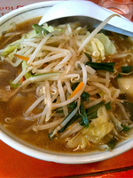 「モヤシそば大盛（470円）+餃子（180円）」@大王の写真