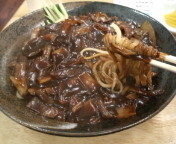 「ジャジャンメン（黒）1000円+焼小籠包（4個）400円」@手打拉麺 焼小龍包 京の華の写真