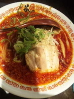 「赤ラーメン」@よってこや 新宿南口店の写真