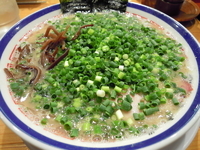 「ねぎチャーシュー麺980円+替え玉（サービス券）」@博多長浜らーめん 田中商店の写真