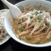 「坦々麺+チャーハン（サービスセット） 750円」@中国料理上海酒家の写真