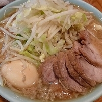 「ぶた入り小ラーメン（味付たまごトッピング）」@ラーメン二郎 亀戸店の写真