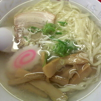 「塩ラーメン(麺硬め)¥525 手打ち¥105」@正道軒の写真