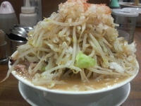 「豚入り味噌、ヤサイマシ」@ラーメン麺徳 東上野店の写真