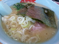 「醤油ラーメン￥590」@ラーメン山岡家 岩瀬店の写真