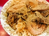 「特製まぜそば（大+麺増し）+小豚+チーズ+魚粉+無料トッピング（」@ジャンクガレッジ 東大宮店の写真