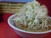 「小650円 やさい にんにく 黒烏龍茶（350ml）160円」@ラーメン二郎 神田神保町店の写真