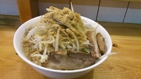 「ラーメン 豚1枚 + 魚粉（ヤサイ・アブラ・ニンニク少し）」@らーめん 影武者 外伝の写真