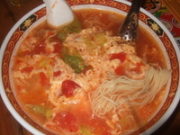 「トマ玉ラーメン」@中国ラーメン 揚州商人 第二産業南中野店の写真