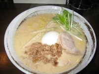 「肉みそ味玉豚骨醤油ら～めん800円」@らーめんバザールの写真