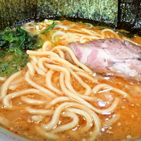 「特製味噌らーめん￥690 + クーポン海苔5枚 + 半ライス￥1」@山岡家 新宿歌舞伎町店の写真