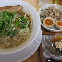 「冷やし柚子塩ラーメン750円+豚玉丼250円+豆乳プリン150円」@麺処 ぼたん 栃木店の写真