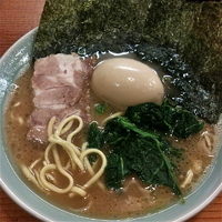 「味付玉子ラーメン（麺硬め、油少なめ￥800）」@横浜家系ラーメン やややの写真