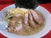 「【期間限定】塩ネギチャーシューメン900円→700円」@らーめん山下の写真